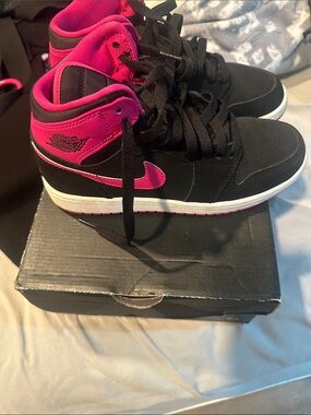 Nike High-Top Sneakers in Black & Hot Pink
